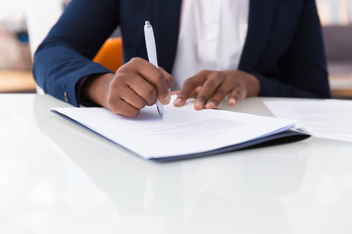 Assistance contentieuse et representation au proces au Cameroun