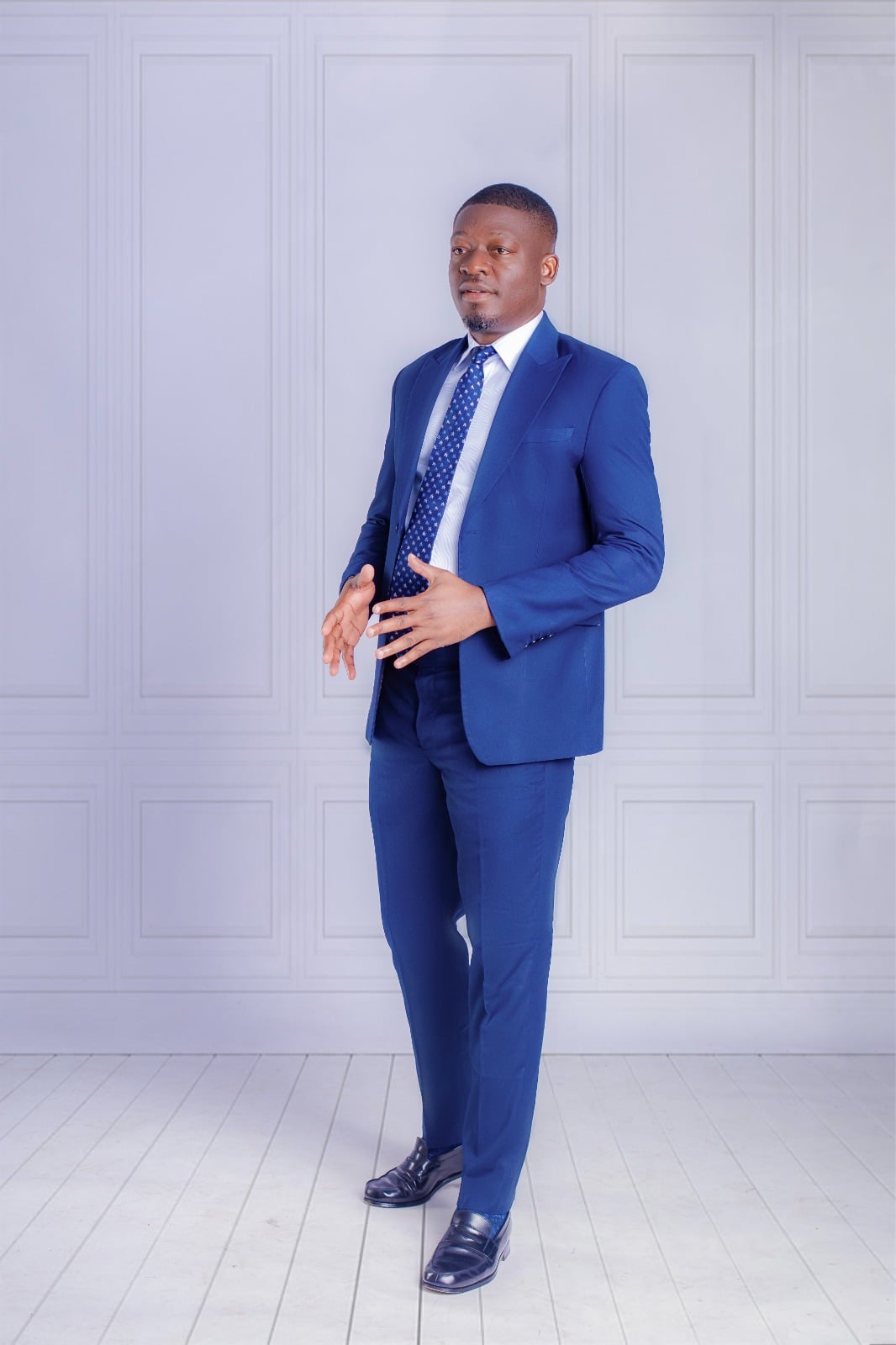 Maître Aser Frédéric BOULOCK en robe d’avocat, Cabinet ASER BOULOCK & PARTNERS à Douala
